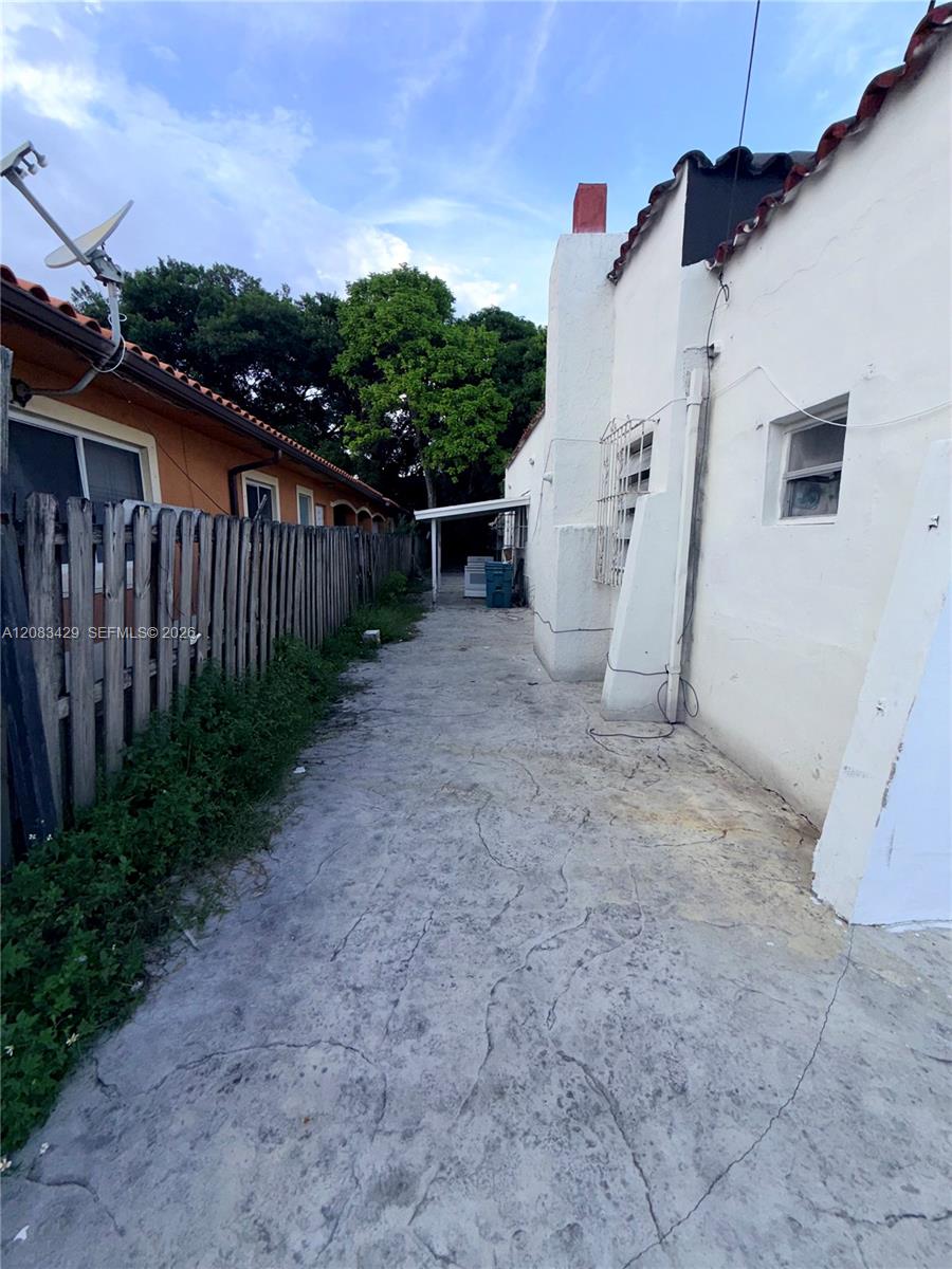 1829 NW 5th St — Photo 4