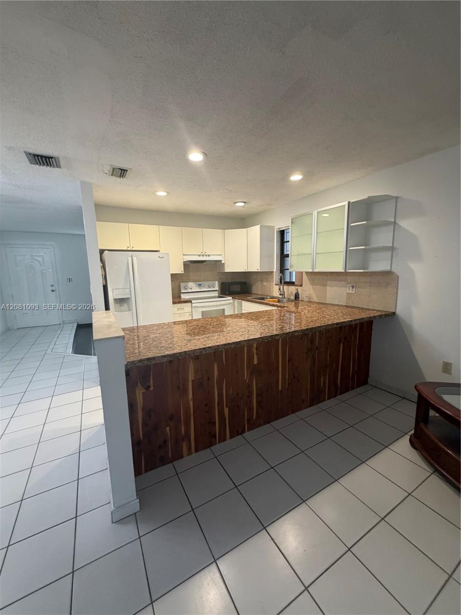 7577 W 5th Ln — Photo 3