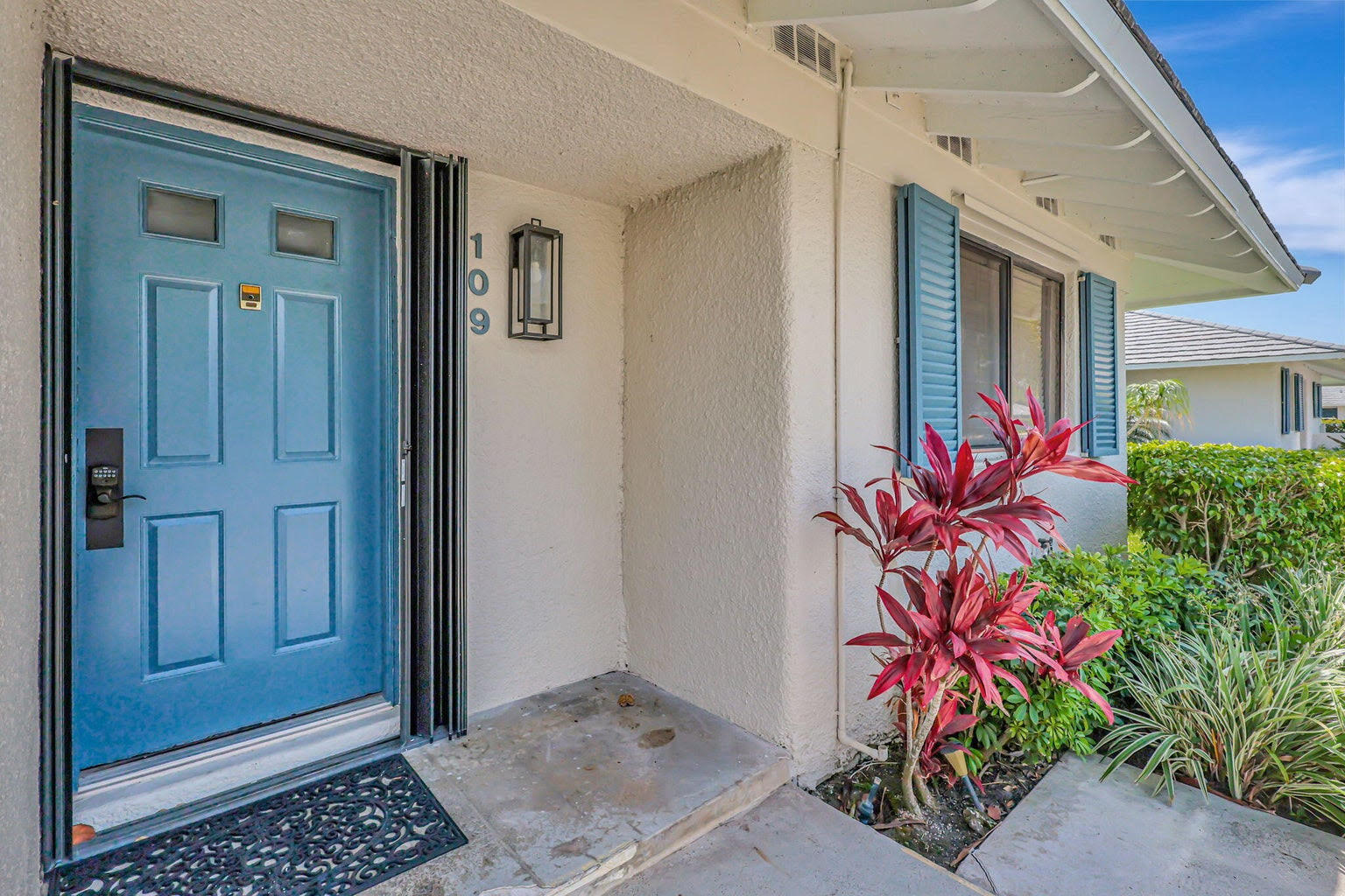 109 CLUB Drive — Photo 3