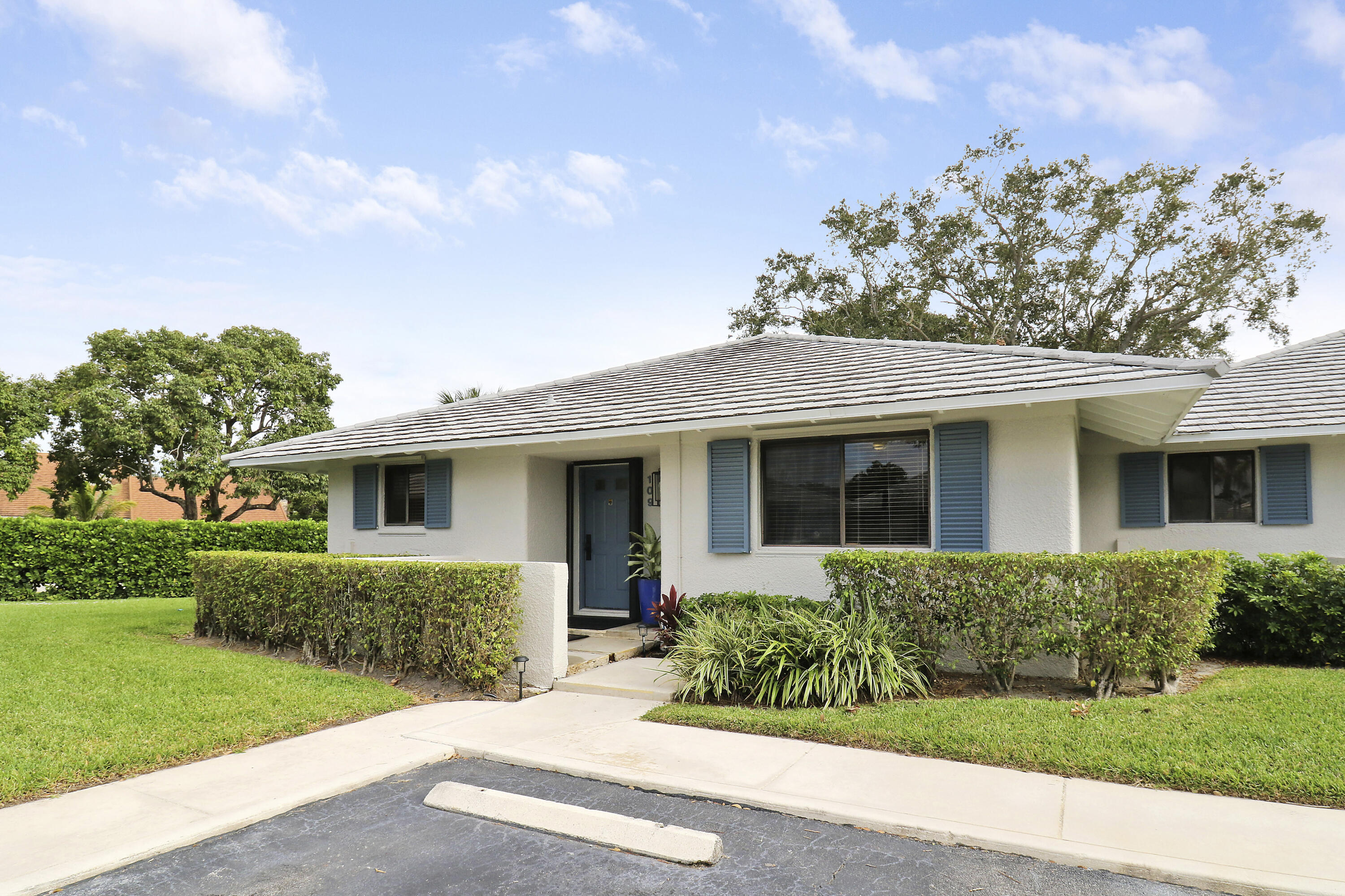 109 CLUB Drive — Photo 2