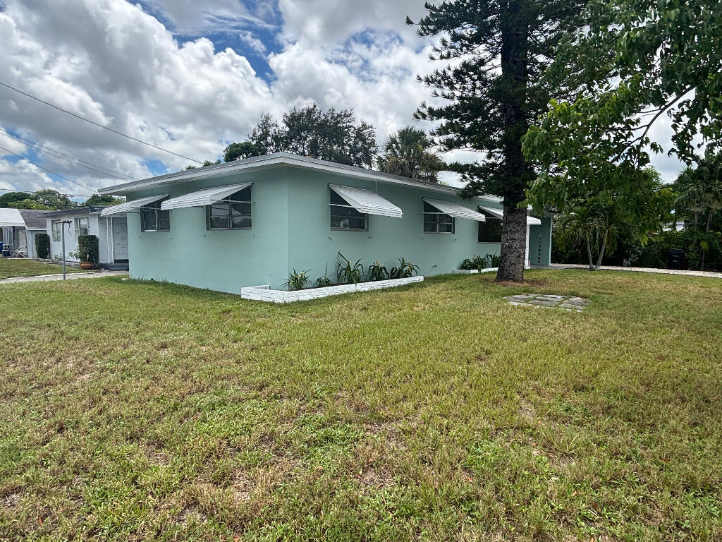 1700 NW 5TH Street — Photo 2