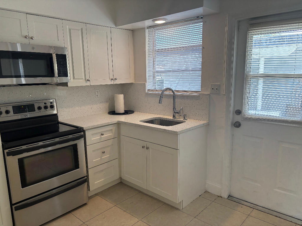1700 NW 5TH Street — Photo 5