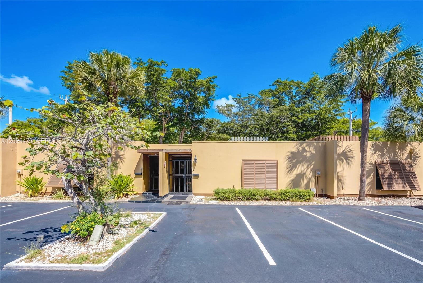 6705 Kingsmoor Way, Miami Lakes FL 33014