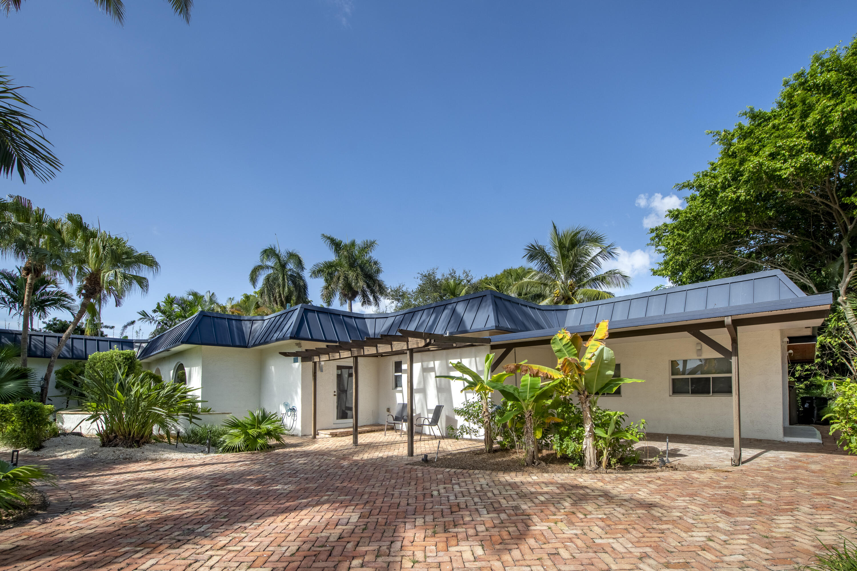 2314 Desota Drive — Photo 3