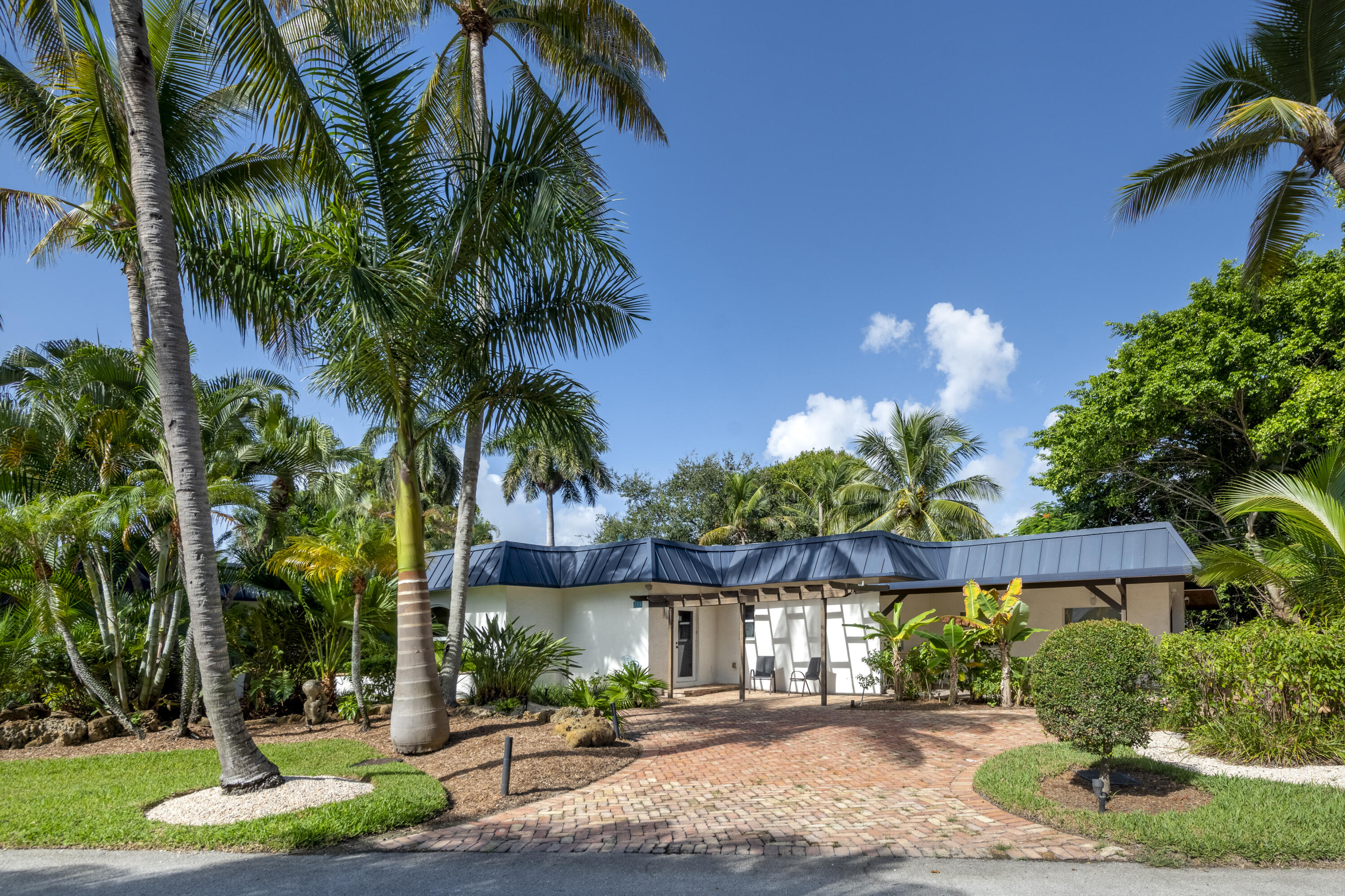 2314 Desota Drive — Photo 4