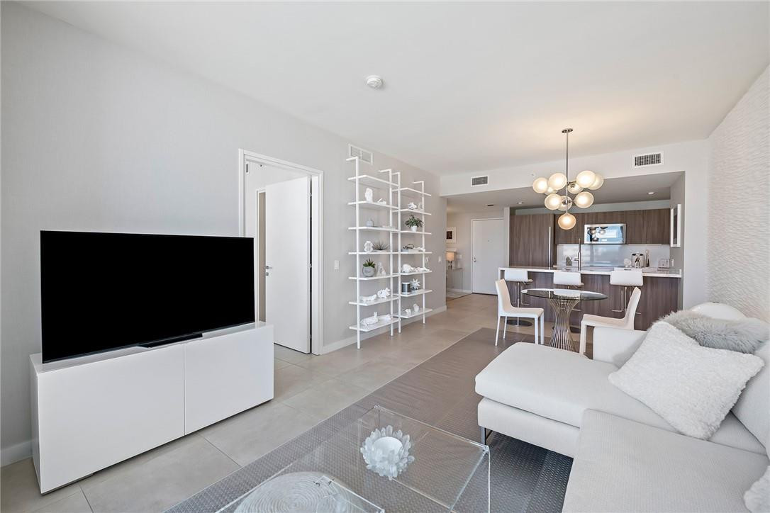 401 N BIRCH Road # 609 — Photo 3