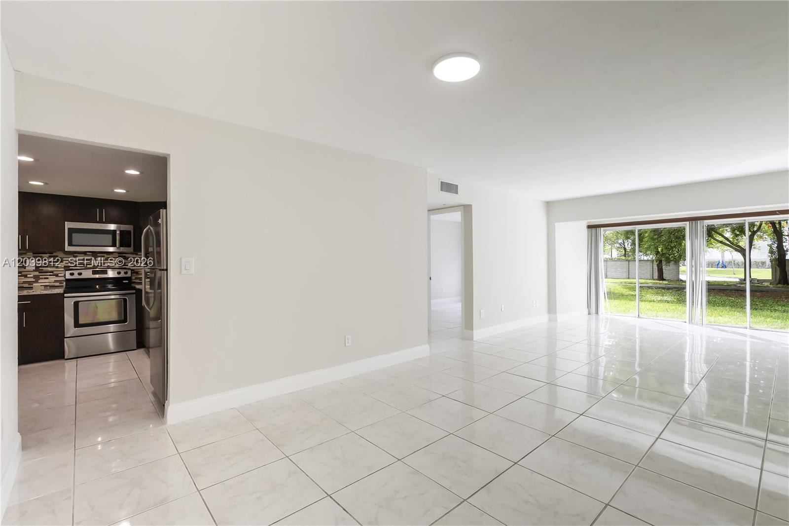 9180 Fontainebleau Blvd # 103, Miami FL 33172