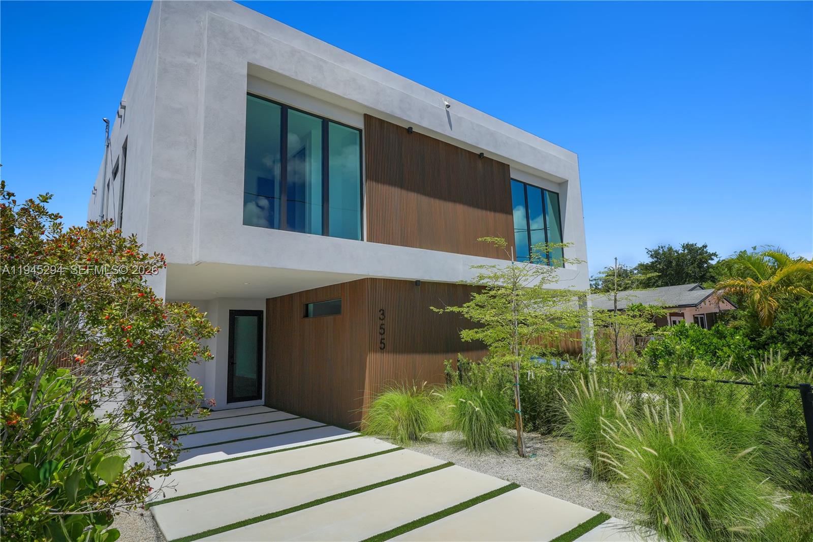 355 NW 50th St, Miami FL 33127