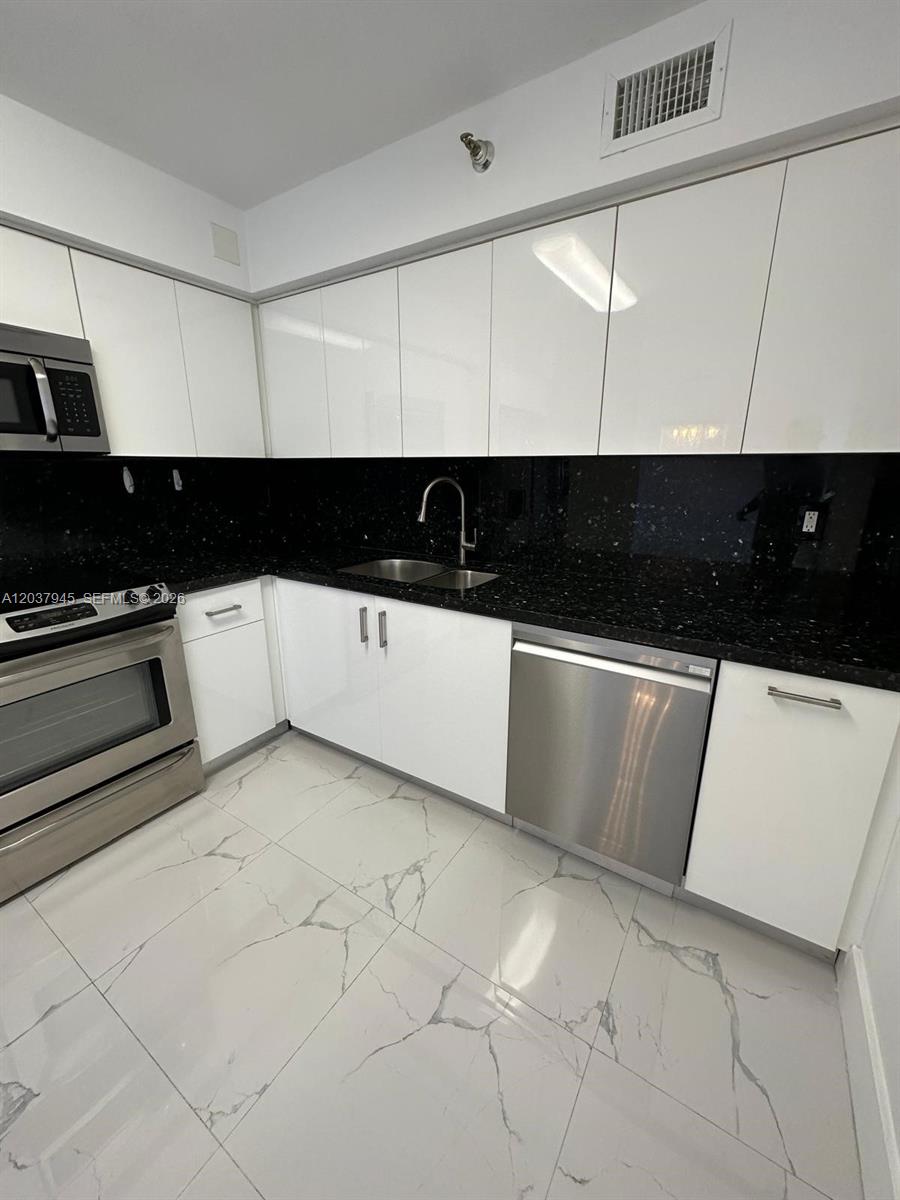 3530 Mystic Pointe Dr # 3208, Aventura FL 33180