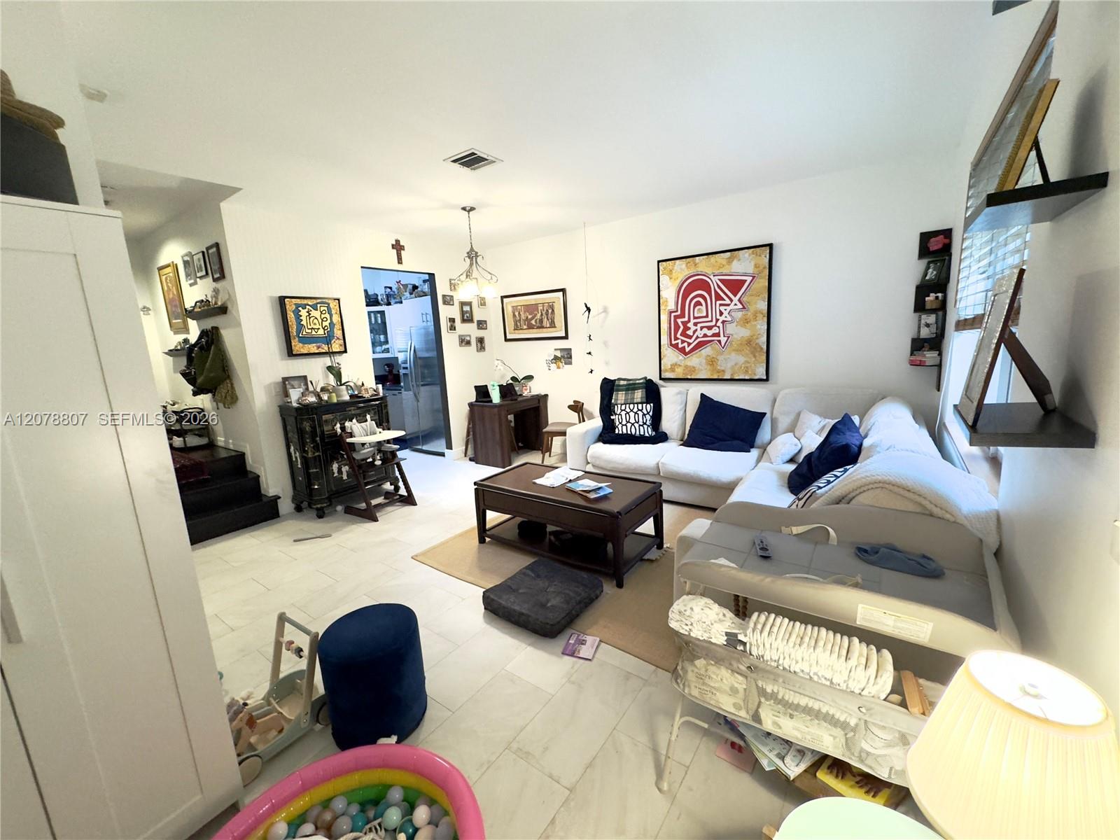 3047 Center St # 7 — Photo 2