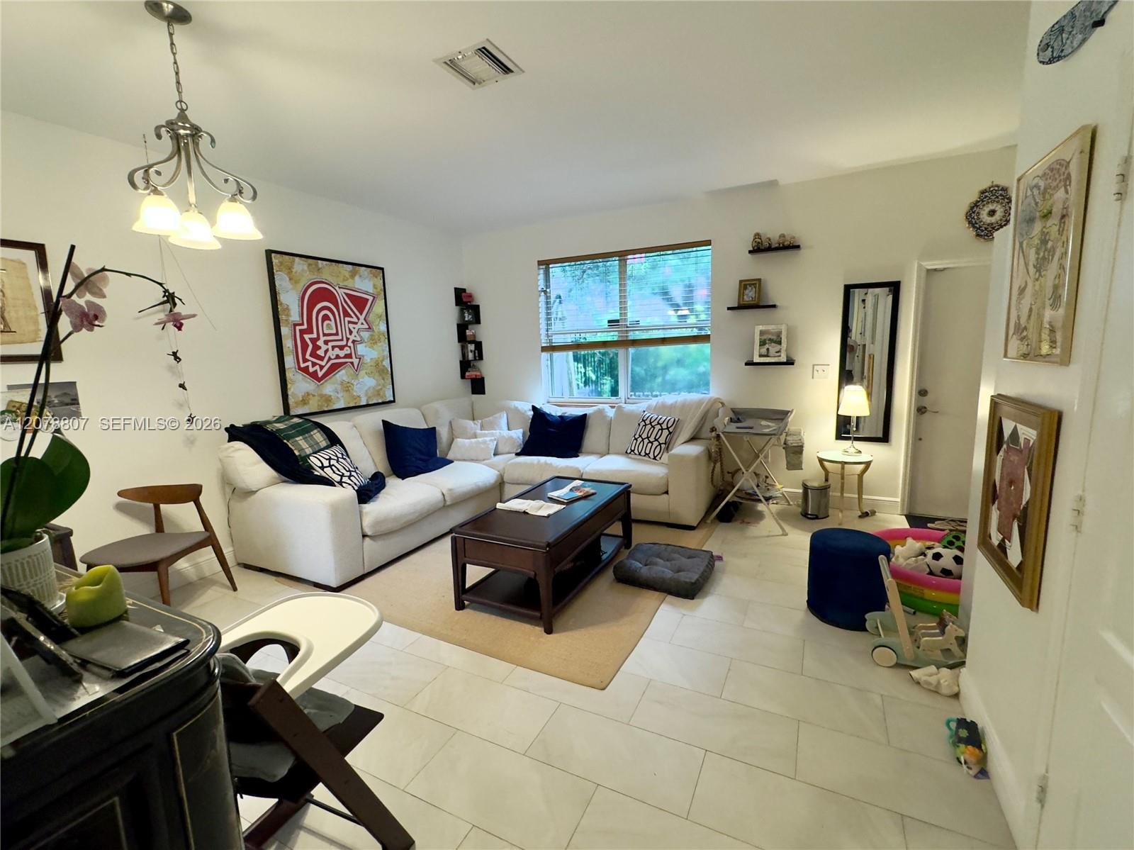 3047 Center St # 7 — Photo 3