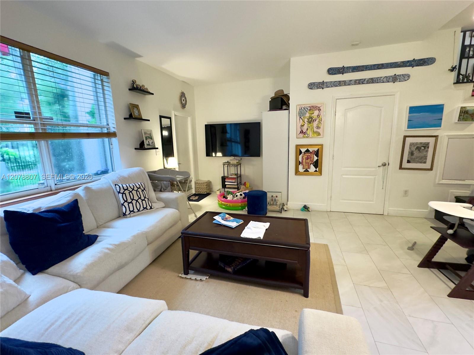 3047 Center St # 7 — Photo 4