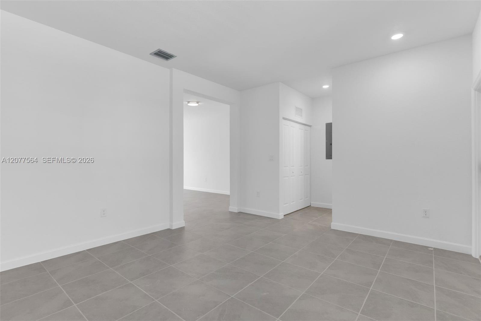 2660 SE 28th St — Photo 3