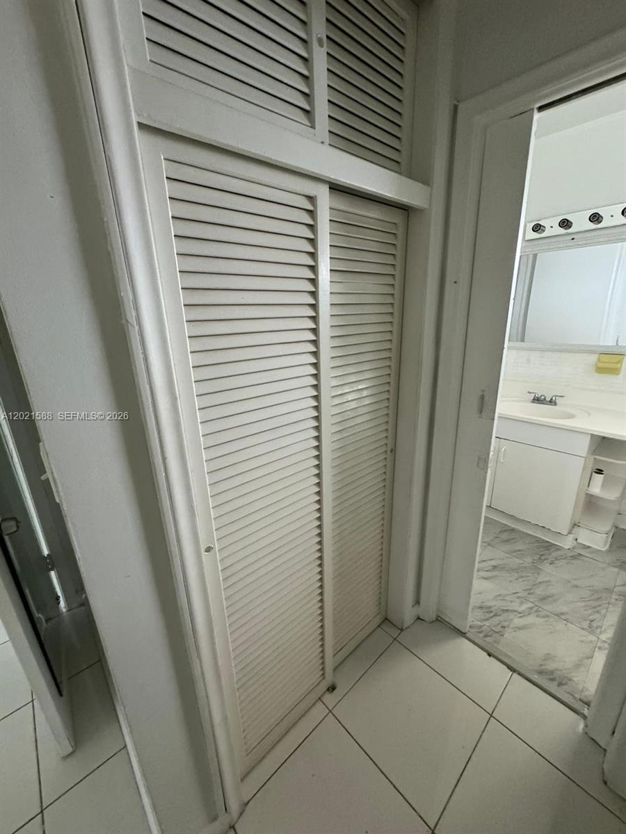 20201 NE 29th Ct # D329 — Photo 3