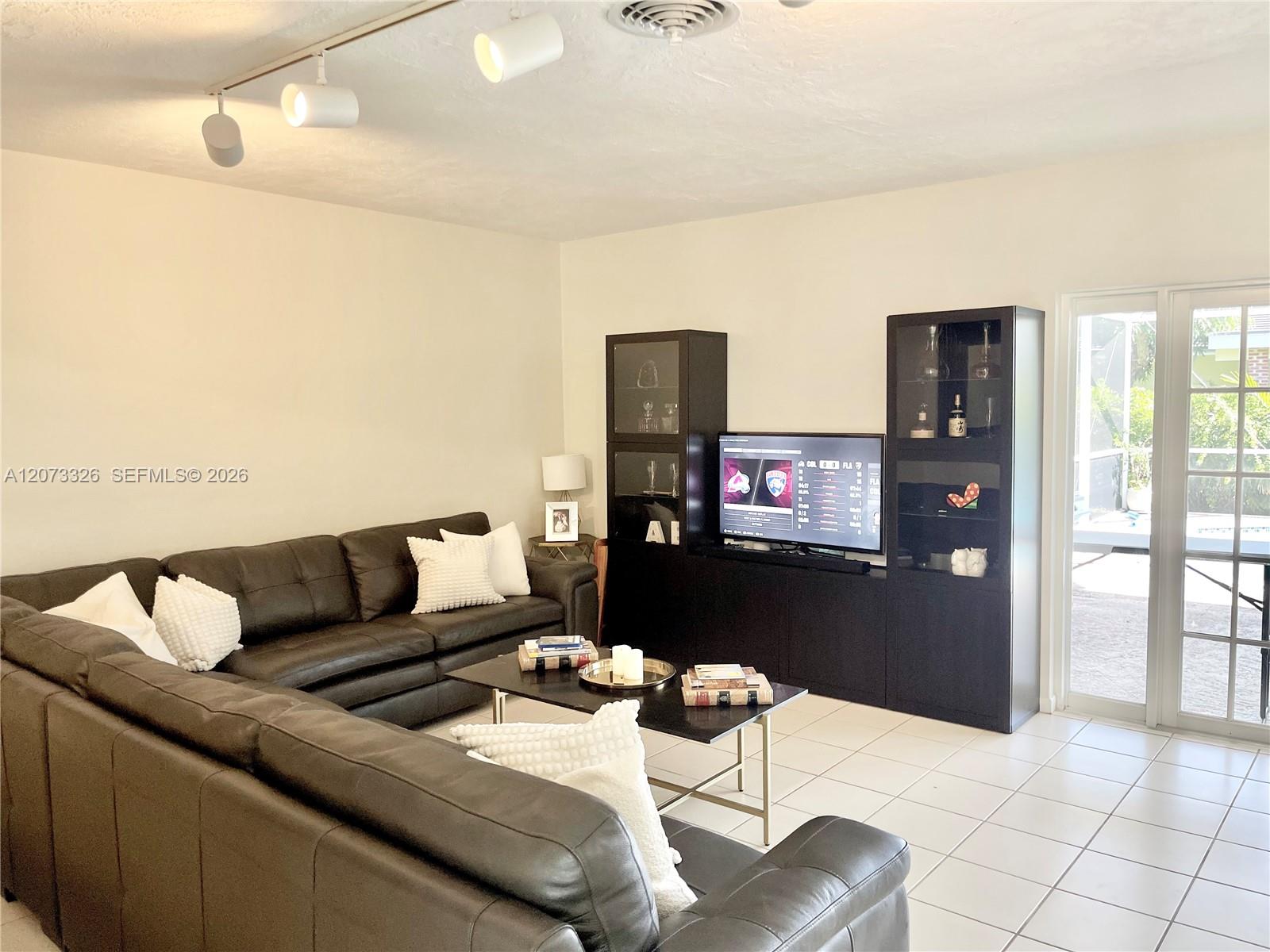 8522 SW 148th Ter — Photo 5