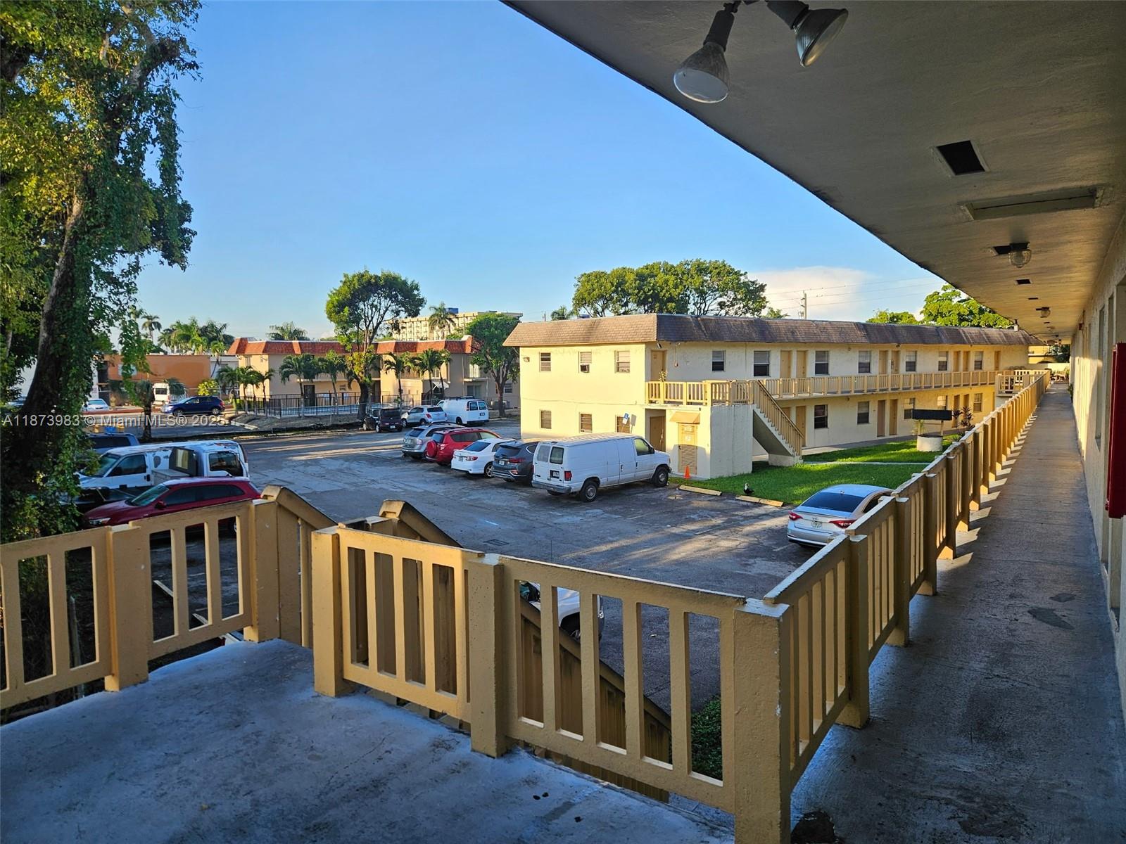 1077 NW 45th Ave # 0, Miami FL 33126
