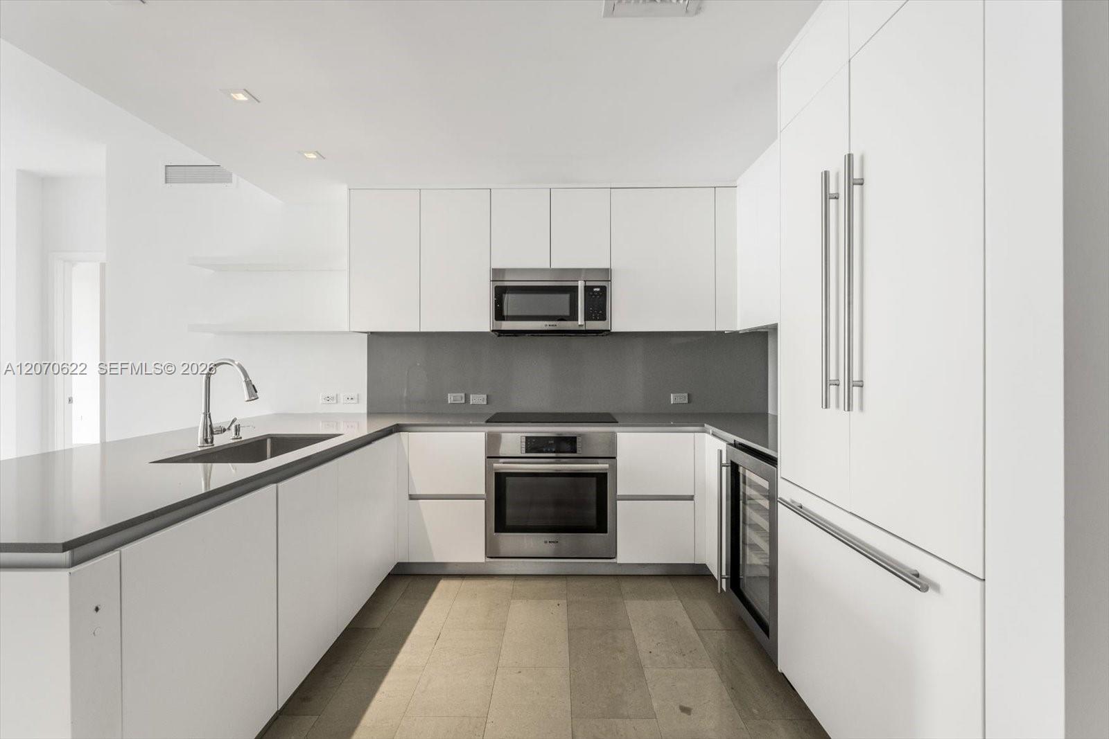 68 SE 6th St # 2304 — Photo 2