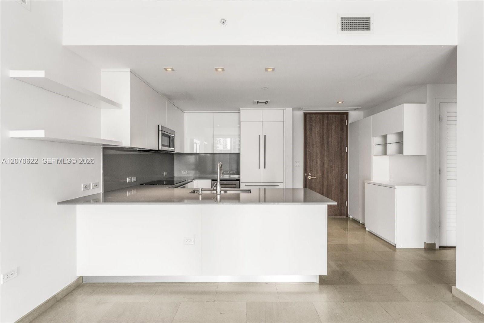 68 SE 6th St # 2304 — Photo 3