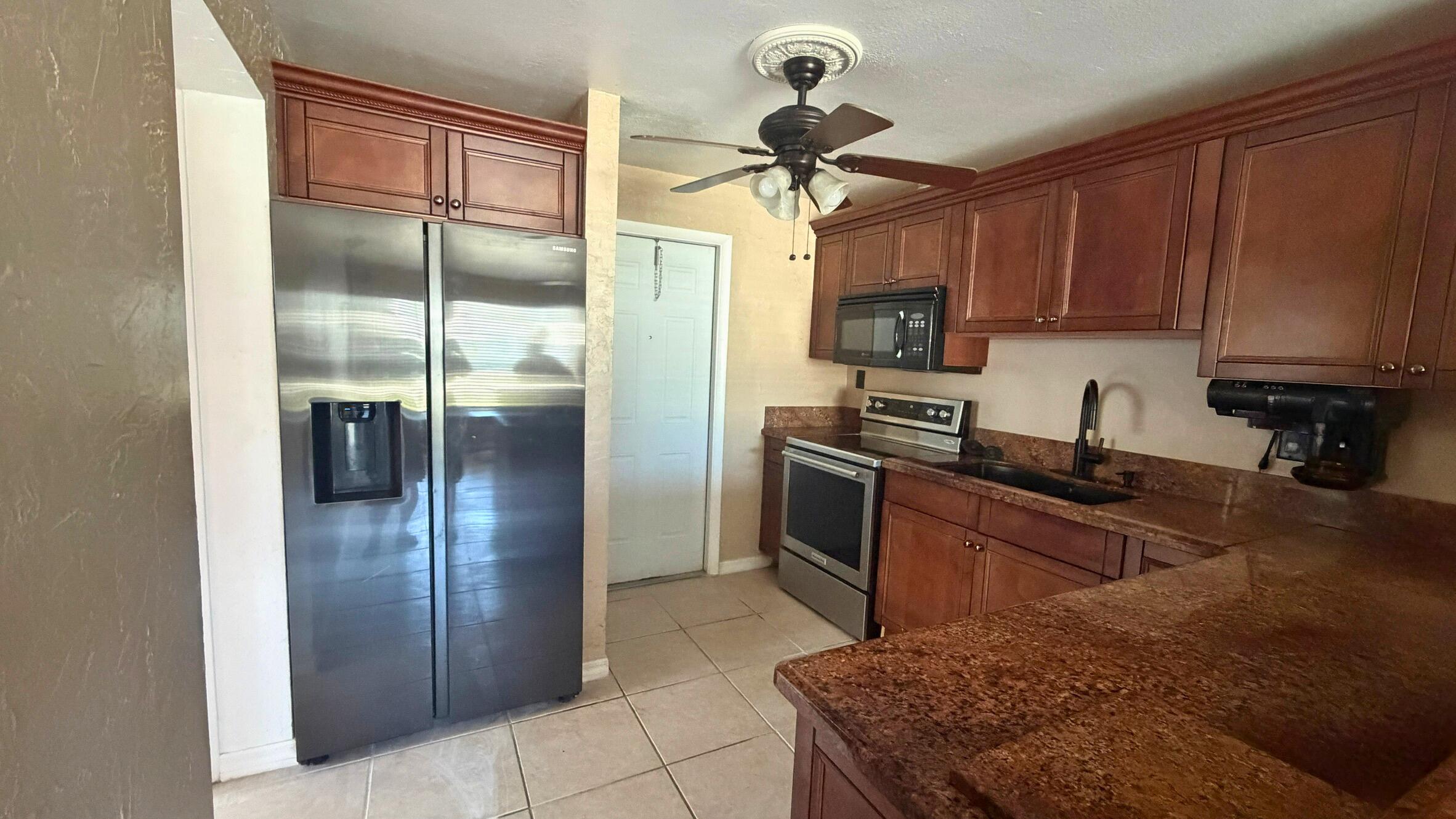1531 NE 30TH Street — Photo 3