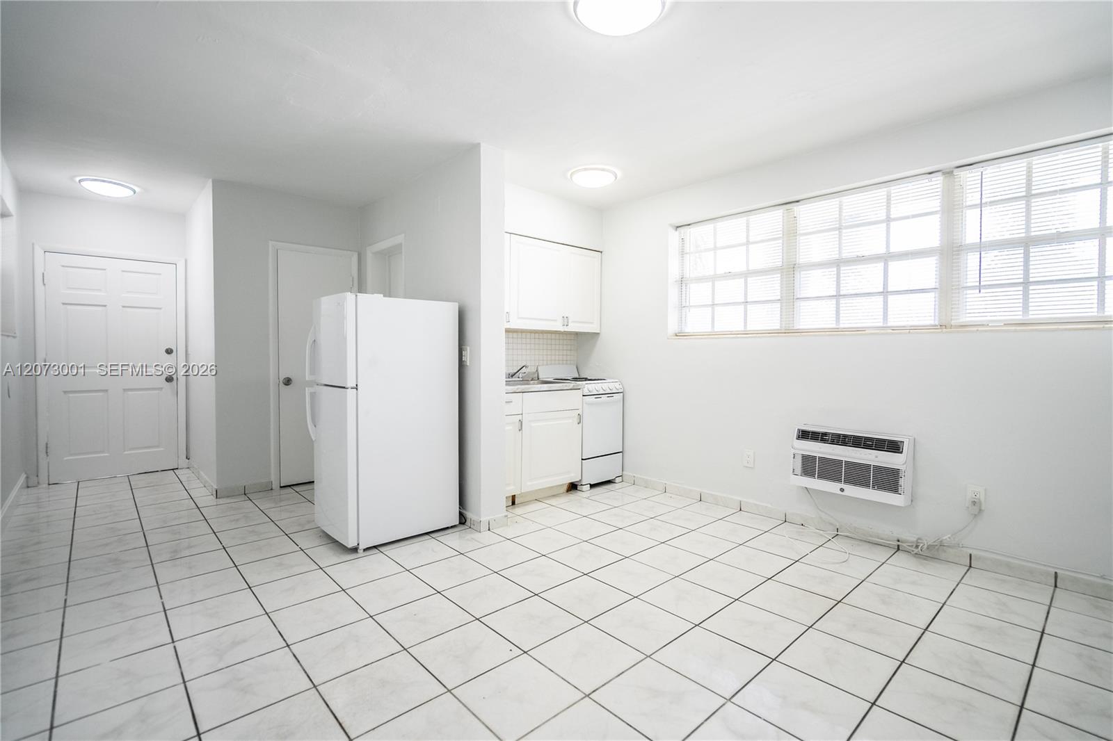 1940 Bay Dr # 6 — Photo 3