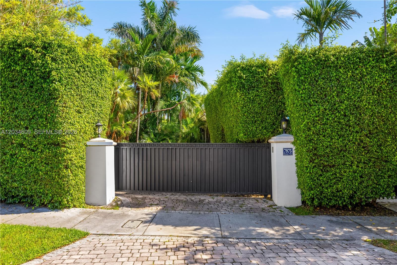 7975 Biscayne Point Cir — Photo 2