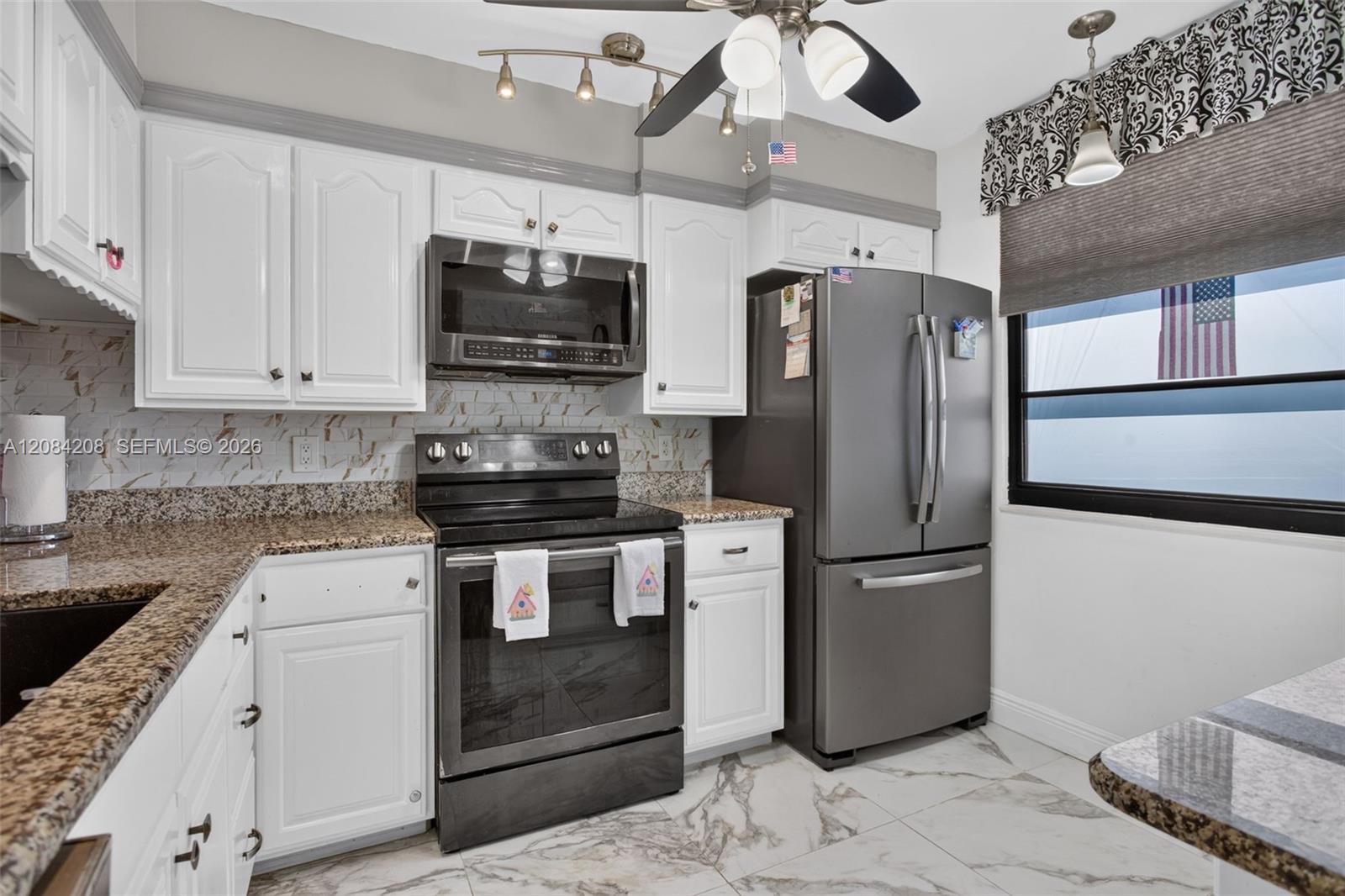 1502 Whitehall Dr # 305 — Photo 4