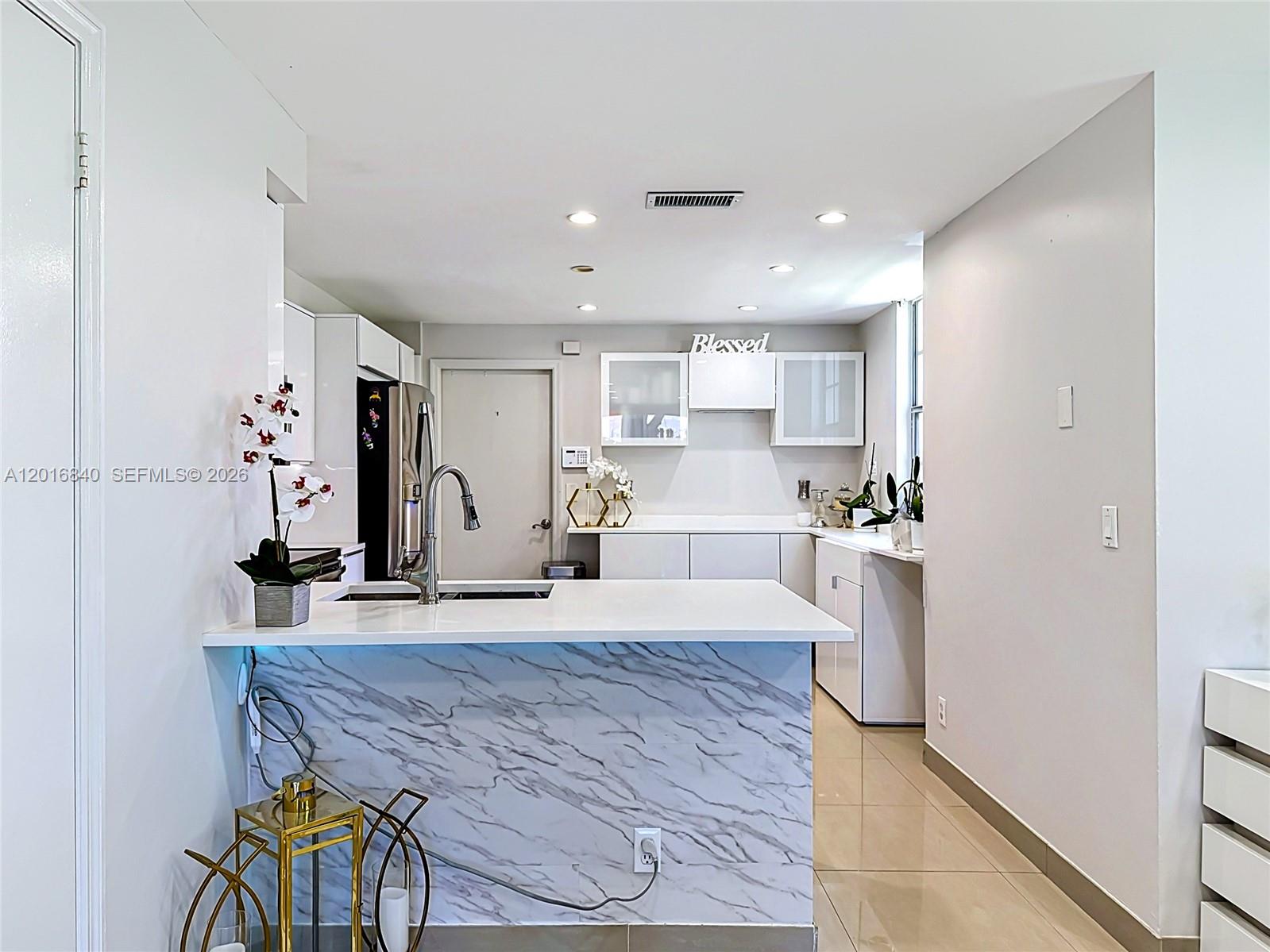952 Sevilla Cir — Photo 3