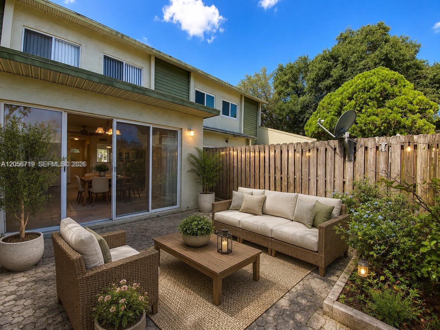 895 Crystal Lake Dr # 103, Deerfield Beach FL 33064