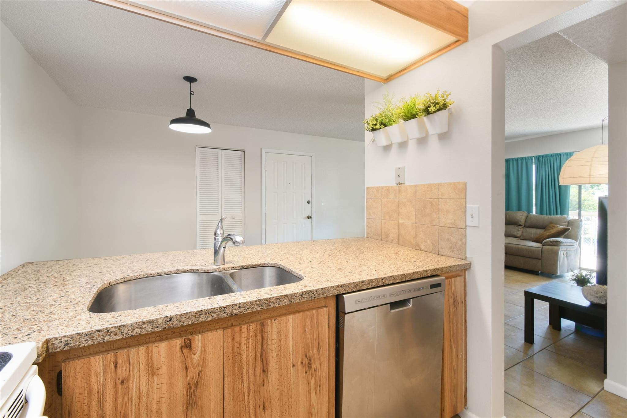 3402 Gardens Drive # 14B — Photo 5