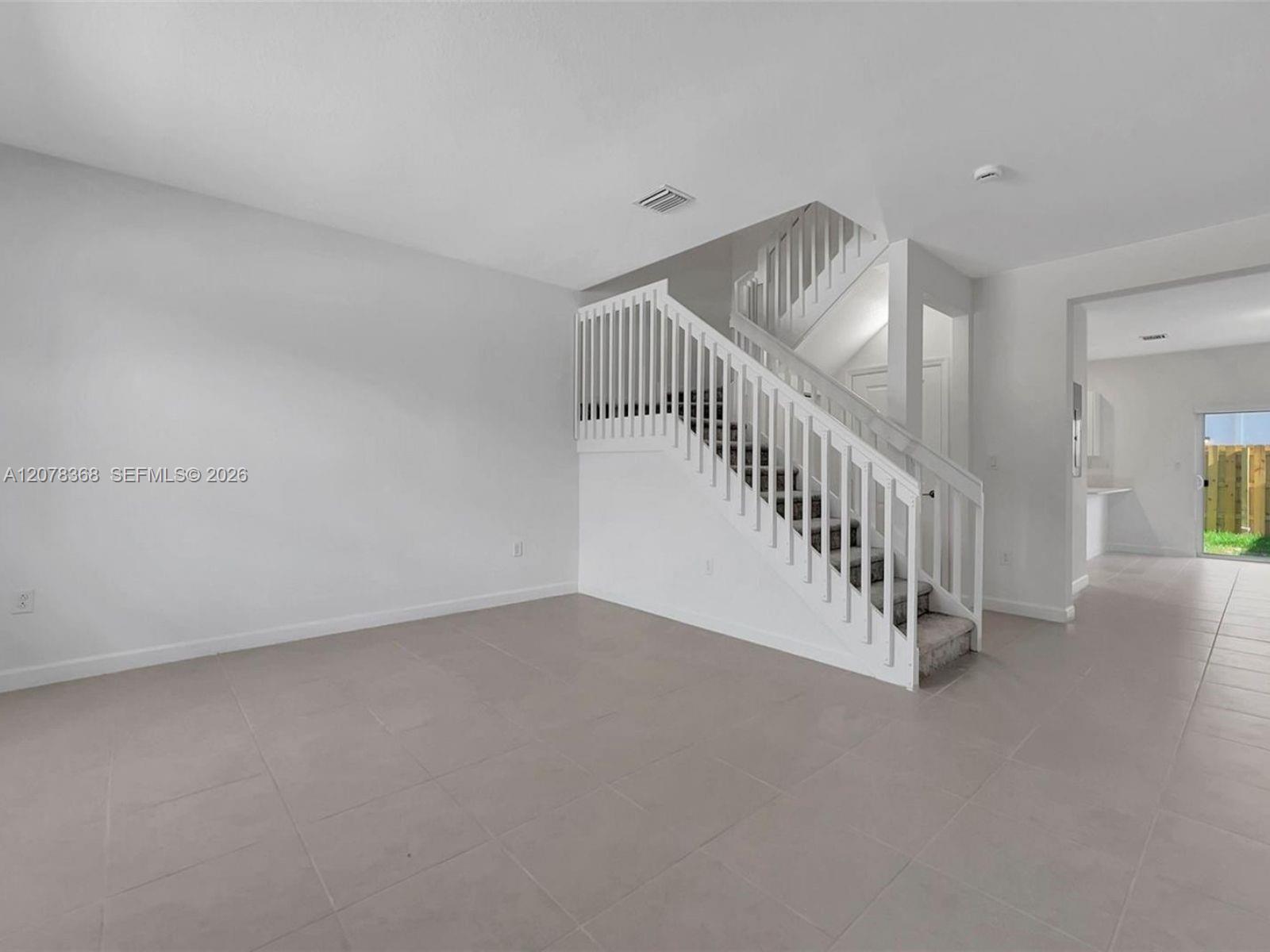 2574 SE 29th St # 2574 — Photo 3