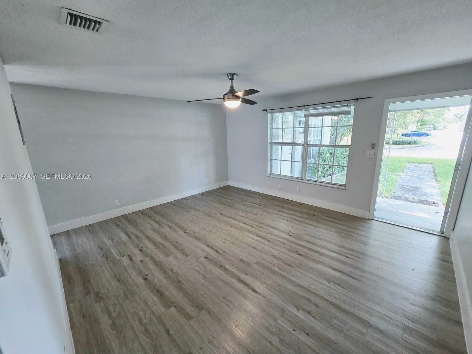 2500 NE 19th Ave # 1 — Photo 2