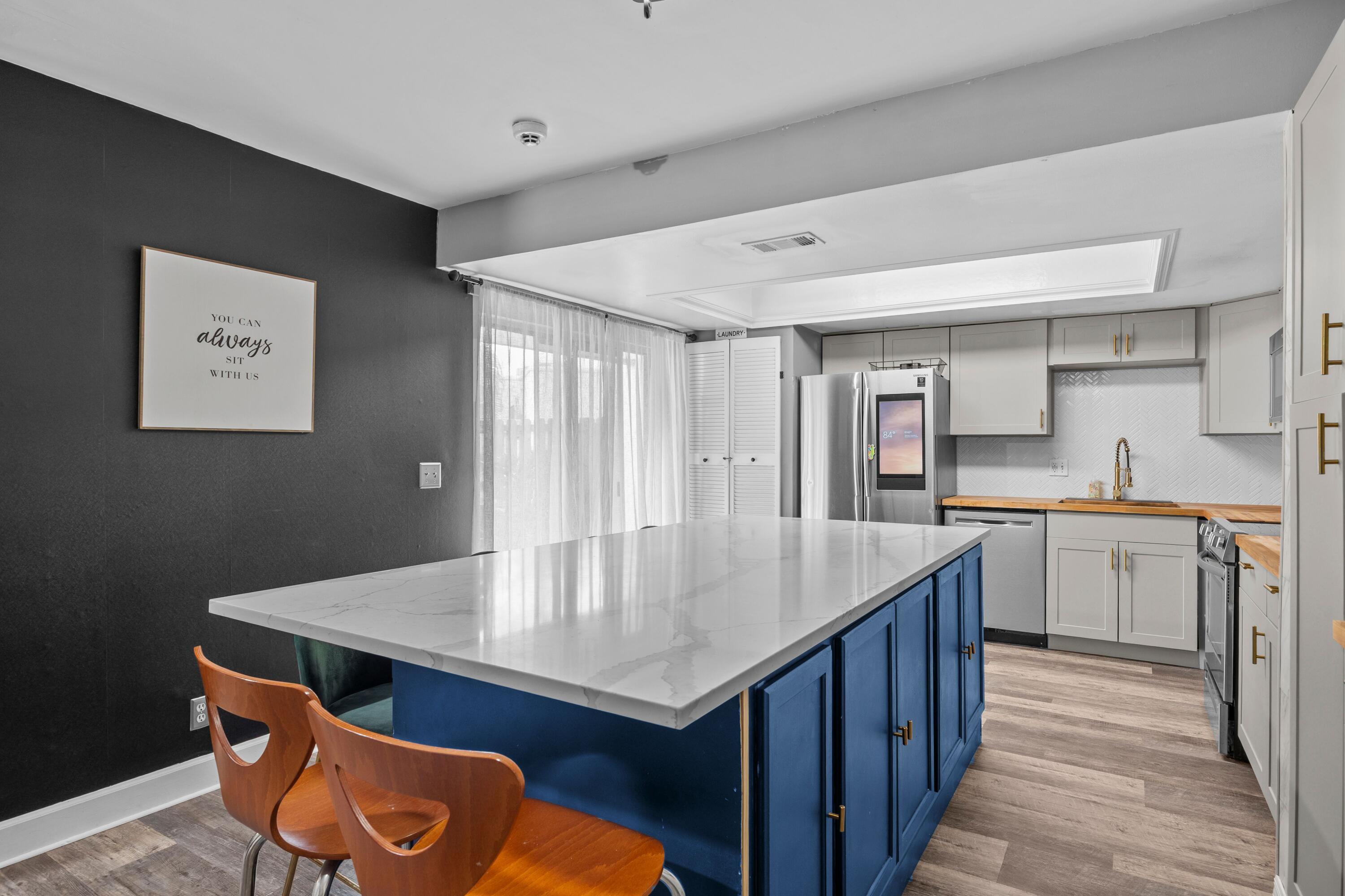 1520 SHAKER Circle — Photo 2