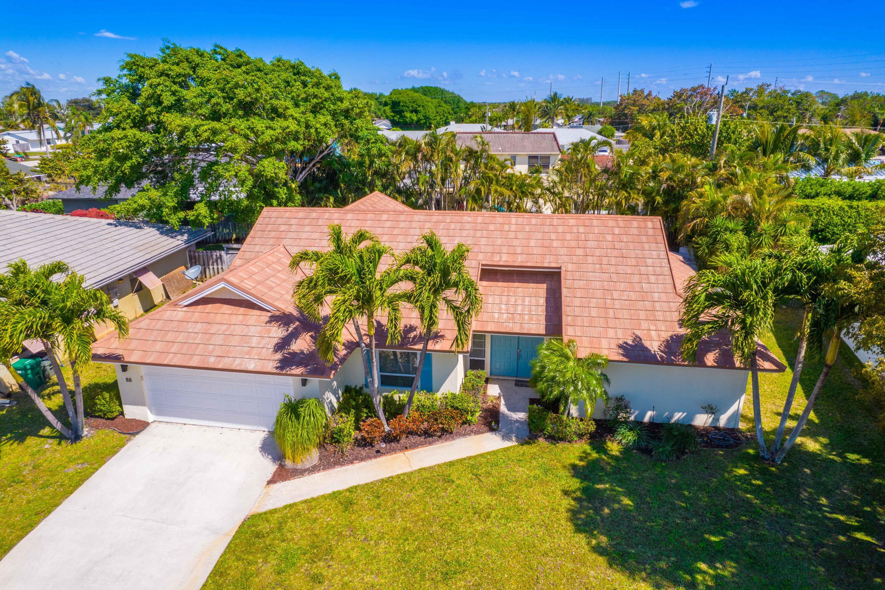 88 Pinehill Trail E, Tequesta FL 33469