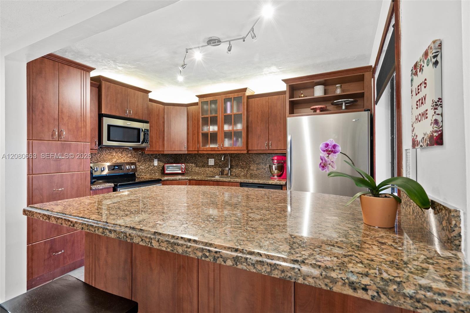 197 Lakeview Dr # 102 — Photo 2