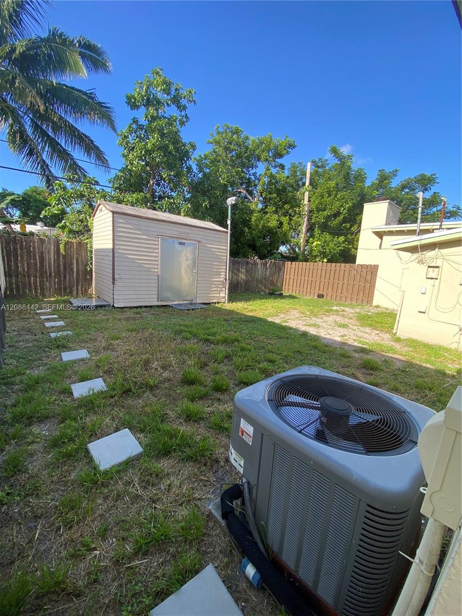 6140 SW 37th Ct — Photo 3