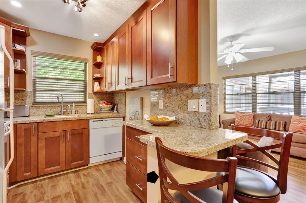 237 Farnham J, Deerfield Beach FL 33442