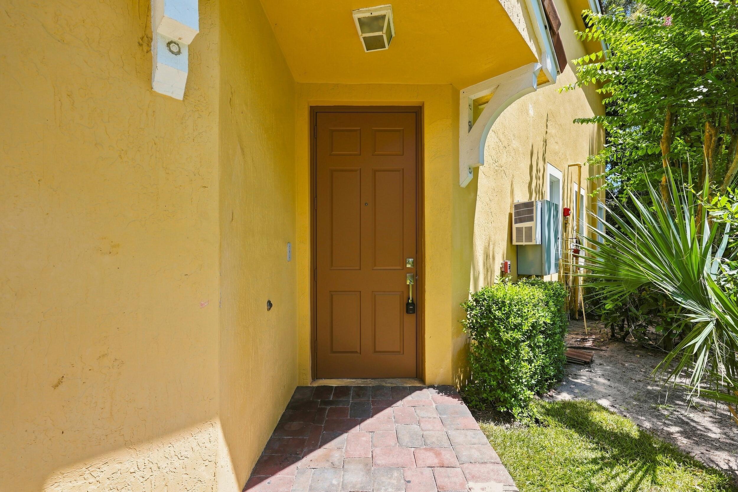 813 Pipers Cay Drive — Photo 4