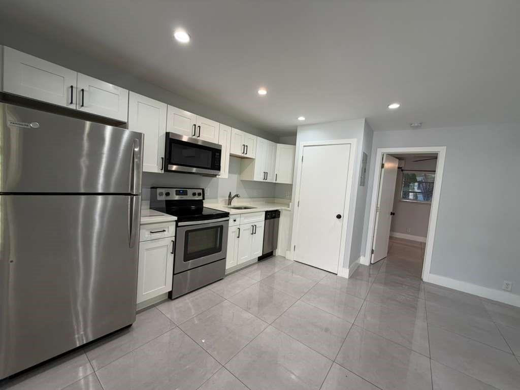 820 N Victoria Park Road # 3 — Photo 2
