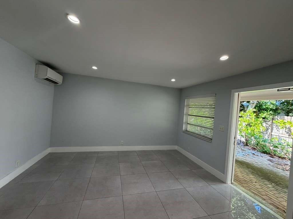 820 N Victoria Park Road # 3 — Photo 3