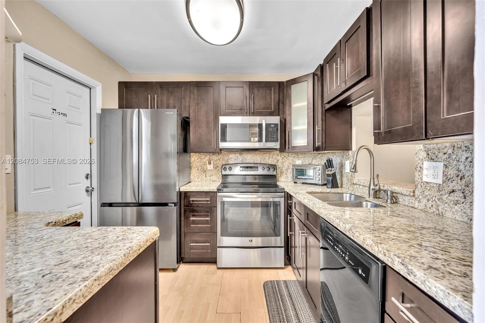 610 NE 12th Ave # 206 — Photo 4