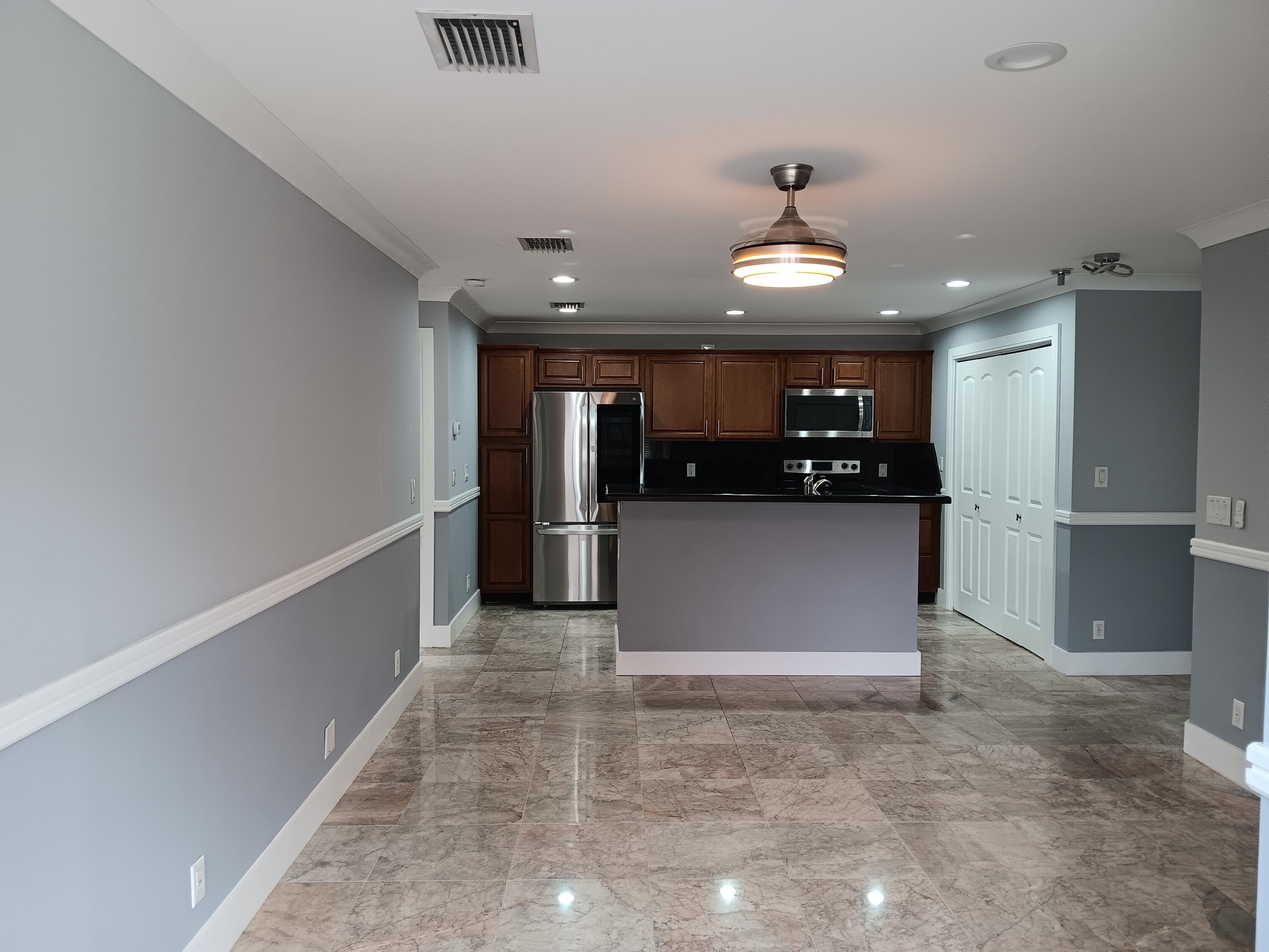 3440 PINEWALK Drive N # 515 — Photo 2