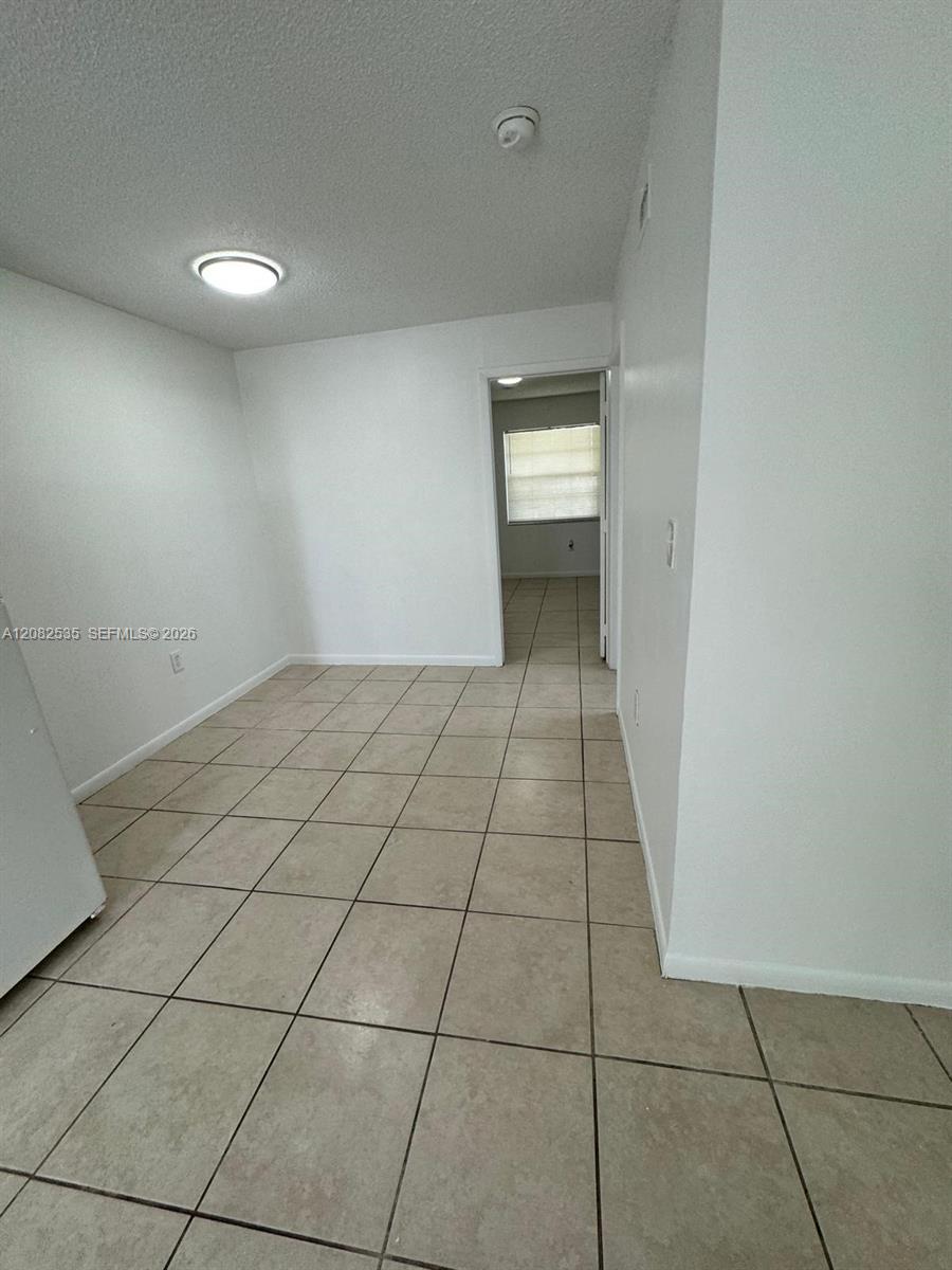 2401 Van Buren St APT 18 — Photo 5