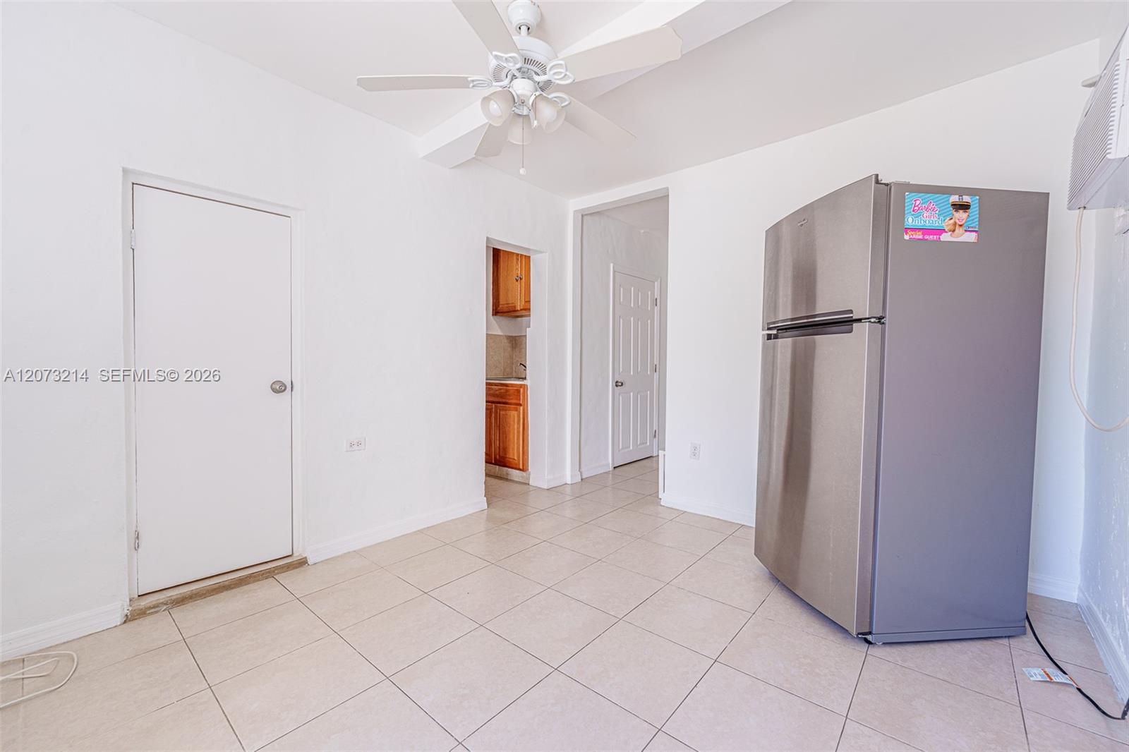 528 SW 21st Ave # A — Photo 2