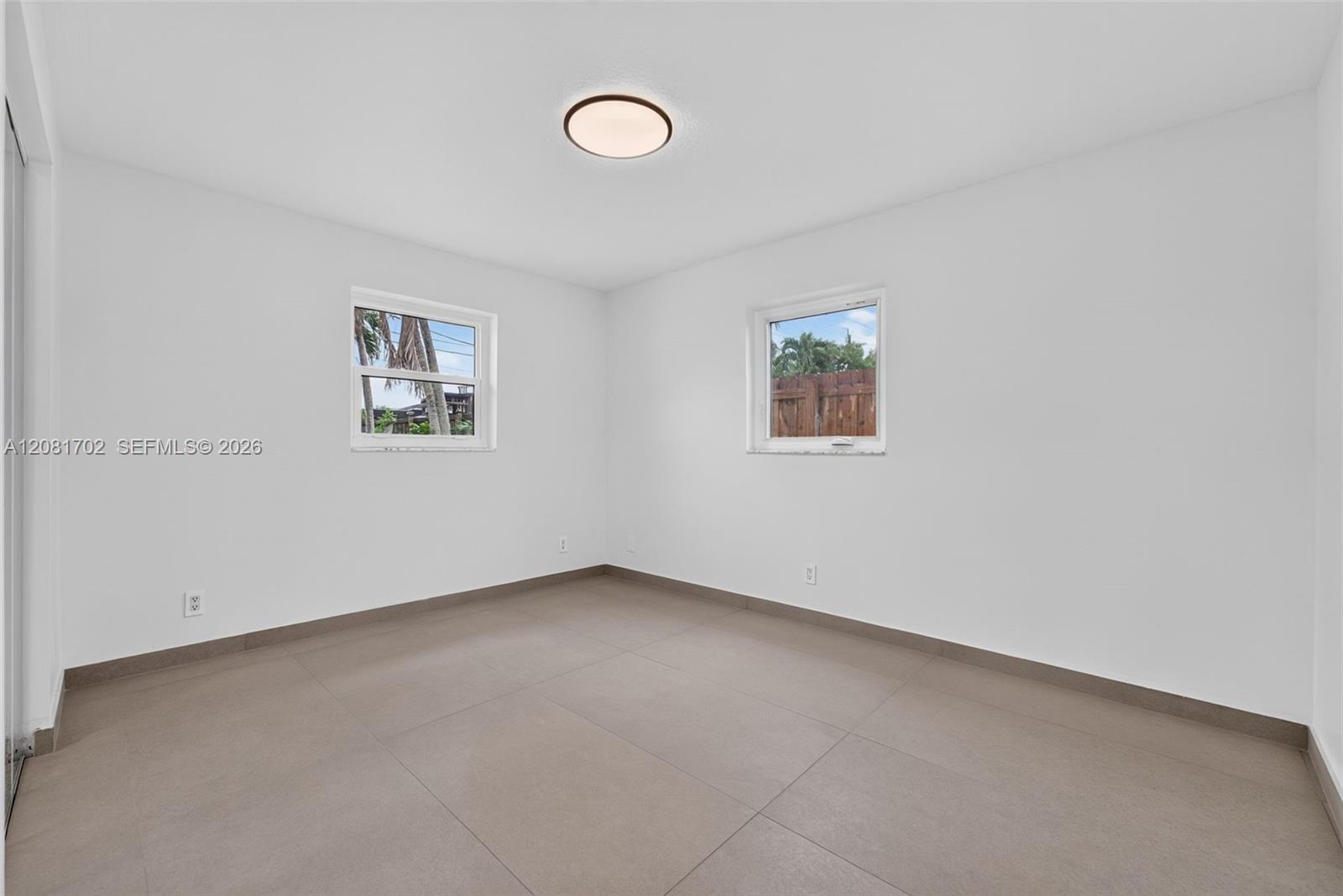 3036 N 58th Ave — Photo 5