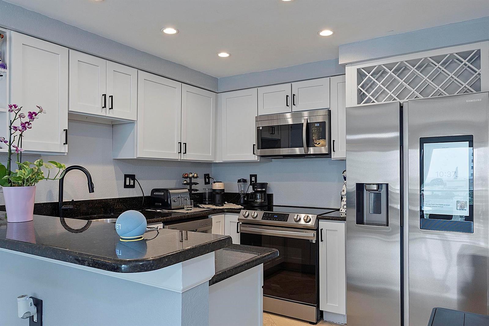 2900 NE 30th St - # 8J - 127