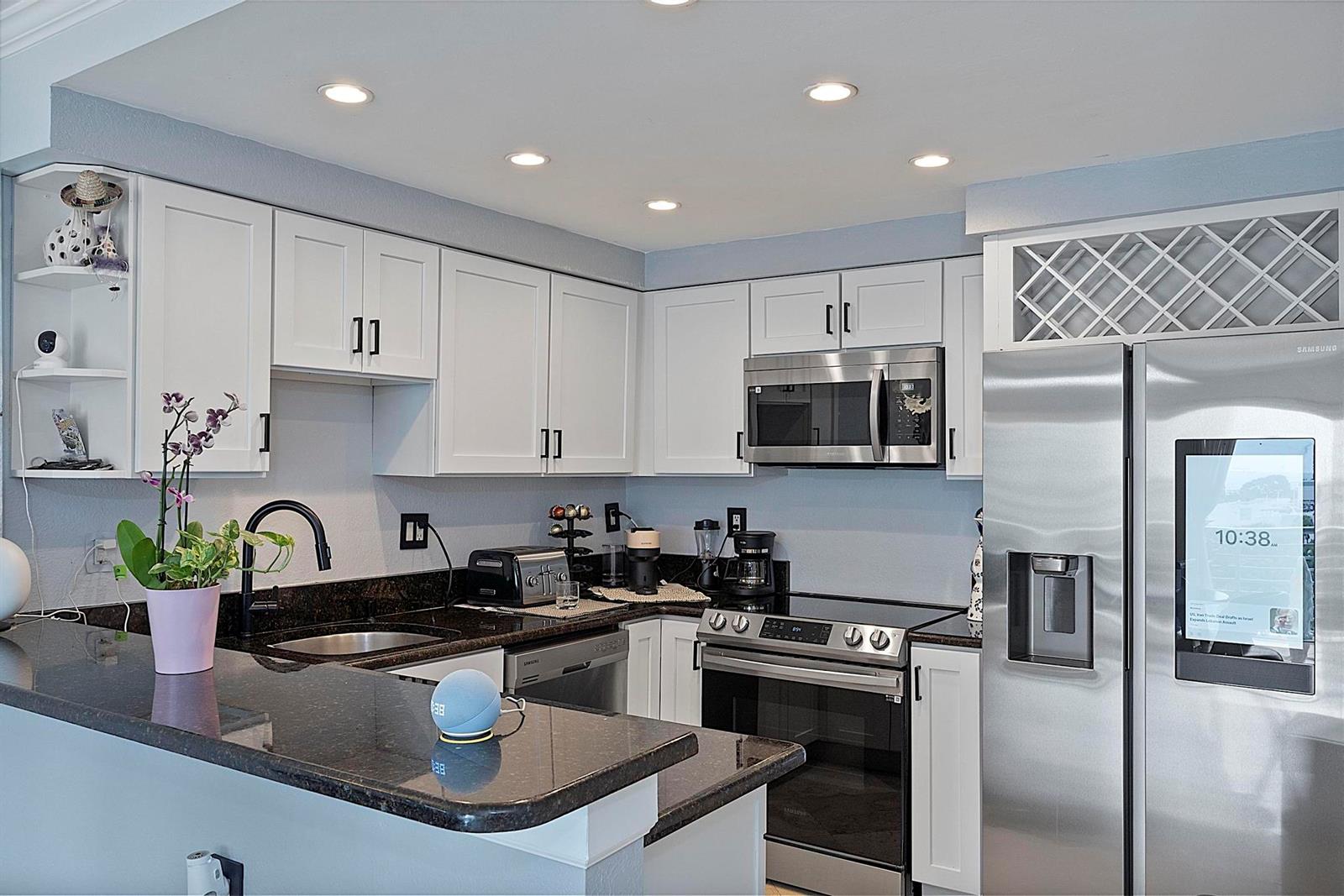 2900 NE 30th St - # 8J - 128