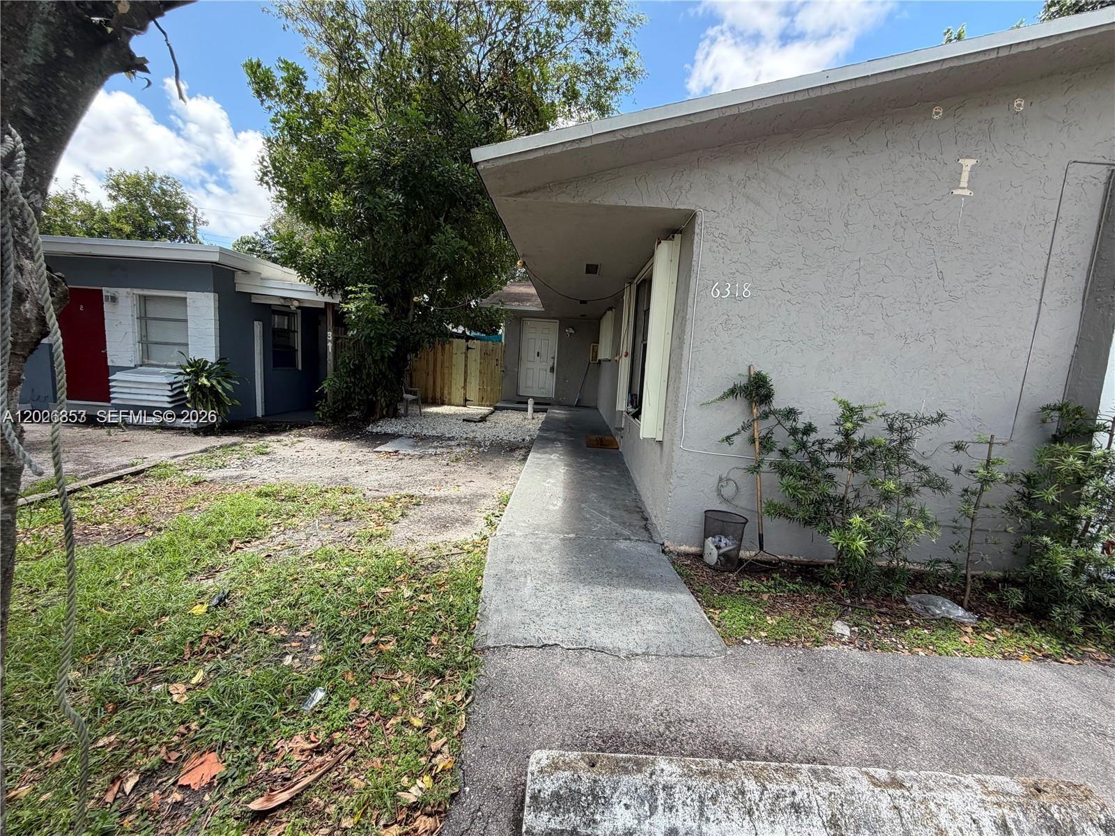 6316 Lincoln St — Photo 2