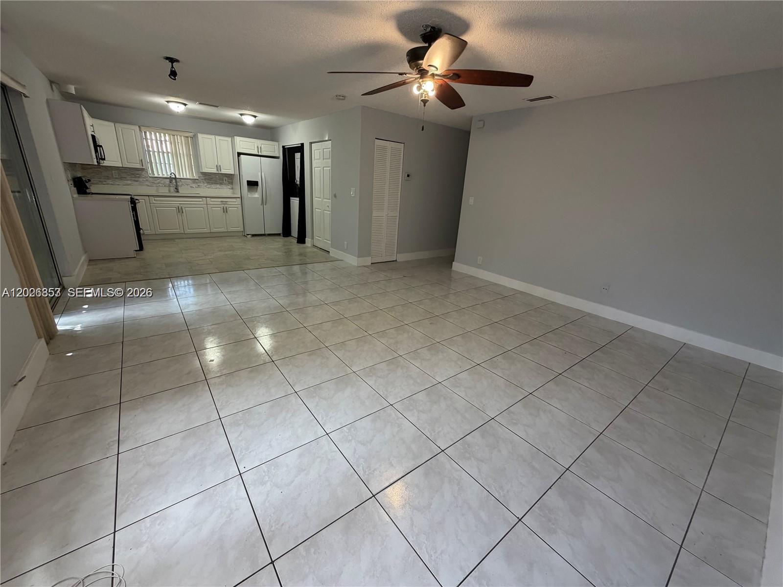 6316 Lincoln St — Photo 3