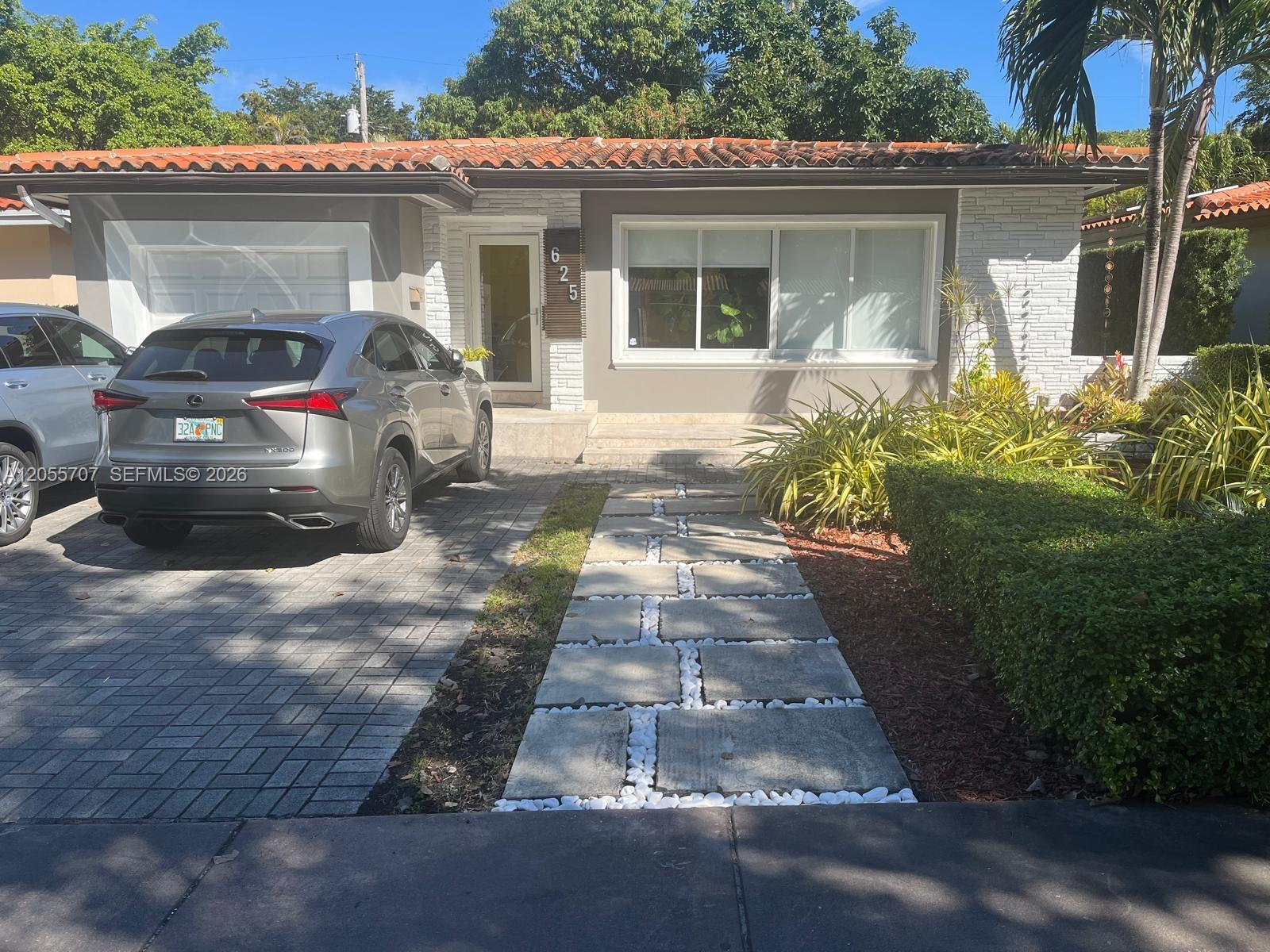 625 Bird Rd — Photo 2