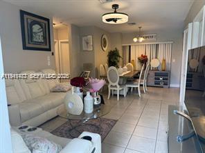 4620 SW 31st Dr — Photo 3